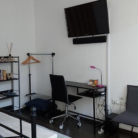 City Center Minimalist Apartment Oradea Exteriör bild