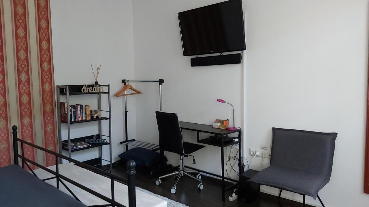 City Center Minimalist Apartment Oradea Exteriör bild